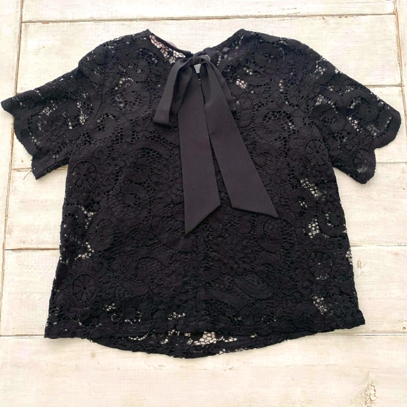 Bow-Back Lace Blouse - Picture 3 of 4